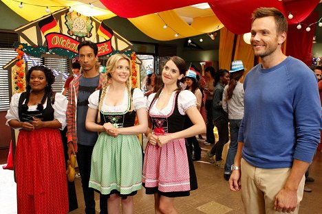 Yvette Nicole Brown, Danny Pudi, Gillian Jacobs, Alison Brie, Joel McHale