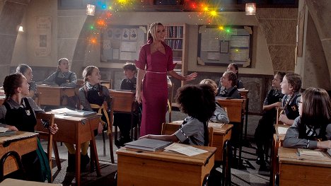 Amanda Holden - Čarodějnice školou povinné - Nový úsvit - Z filmu