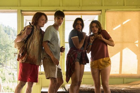 Luke Spencer Roberts, Daniel Doheny, Geraldine Viswanathan, Sadie Calvano - The Package - Z filmu