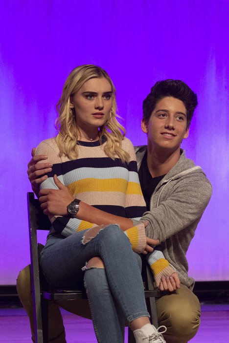 Meg Donnelly, Milo Manheim - Americká manželka - Kód - Z filmu