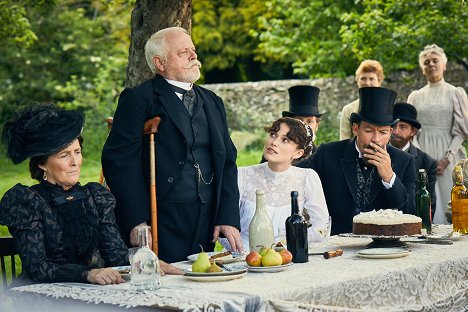 Fiona Shaw, Robert Pugh, Keira Knightley, Dominic West