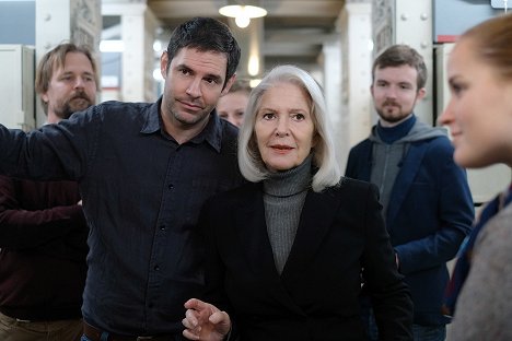 Manuel Witting, Christiane Hörbiger - Die Professorin - Tatort Ölfeld - Z filmu