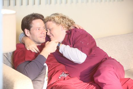 Ike Barinholtz, Fortune Feimster - The Mindy Project - Stay-at-Home MILF - Z filmu