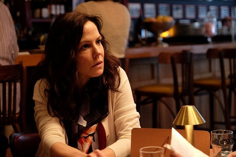 Mary-Louise Parker - Mr. Mercedes - Cloudy, with a Chance of Mayhem - Z filmu