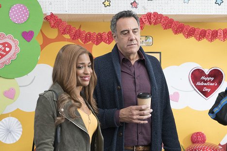 Kimrie Lewis, Brad Garrett - Single Parents - A Cash-Grab Cooked Up By the Crepe Paper Industry - Z filmu