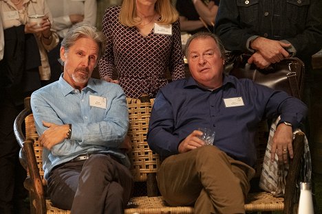 Gary Cole, Kevin Dunn - Viceprezident(ka) - Discovery Weekend - Z filmu