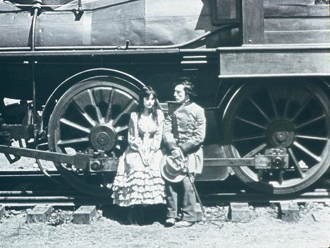 Marion Mack, Buster Keaton - Frigo na mašině - Z filmu