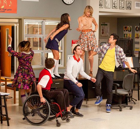 Lea Michele, Darren Criss, Dianna Agron, Harry Shum Jr. - Glee - Hrnec zlata - Z filmu