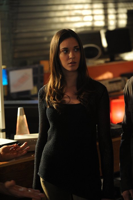 Odette Annable - Breaking In - The Contra Club - Z filmu