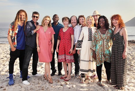 Arié Elmaleh, Thierry Neuvic, Julie Gayet, Lucien Jean-Baptiste, Julie Depardieu, Philippe Katerine, Chantal Ladesou, Claudia Tagbo, Nino Kirtadze