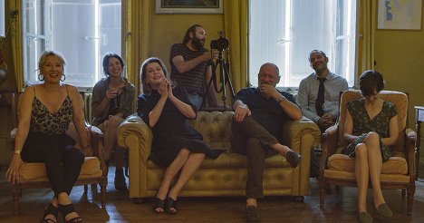 Emmanuelle Bercot, Catherine Deneuve, Vincent Macaigne, Cédric Kahn - Rodinná oslava - Z filmu