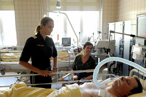 Kristina Bangert, Linde Prelog, Holger Schober - CopStories - Kinderspül - Z filmu