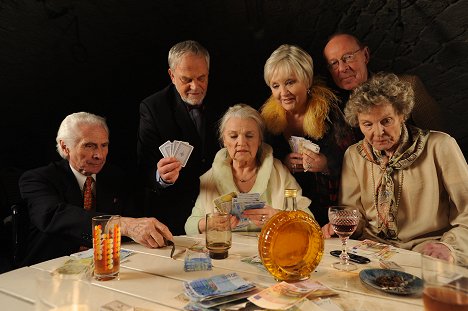 Christian Pätzold, Eva-Maria Hagen, Doris Kunstmann, Hans Peter Korff, Eva Ingeborg Scholz - Kriminálka Stuttgart - Todesengel - Z filmu
