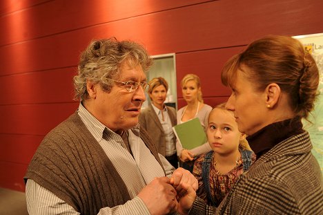 Volker Brandt, Ella Zirzow, Christina Große - Kriminálka Stuttgart - Papakind - Z filmu