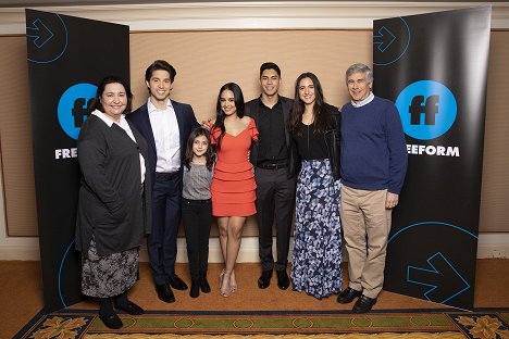 The cast and executive producers of Freeform’s “Party of Five” gave the press at the 2019 TCA Winter Press Tour an exclusive first look at the new series, at The Langham Huntington, in Pasadena, California, USA - Amy Lippman, Brandon Larracuente, Elle Paris Legaspi, Emily Tosta, Niko Guardado, Michal Zebede, Christopher Keyser - Správná pětka - Z akcí