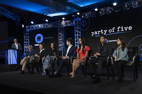 The cast and executive producers of Freeform’s “Party of Five” gave the press at the 2019 TCA Winter Press Tour an exclusive first look at the new series, at The Langham Huntington, in Pasadena, California, USA - Christopher Keyser, Amy Lippman, Michal Zebede, Brandon Larracuente, Emily Tosta, Niko Guardado, Elle Paris Legaspi - Správná pětka - Z akcí