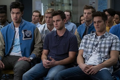 Ross Butler, Austin Aaron, Brandon Flynn, Tyler Barnhardt, Timothy Granaderos - Proč? 13x proto - Špatné zprávy na sebe nenechávají dlouho čekat - Z filmu