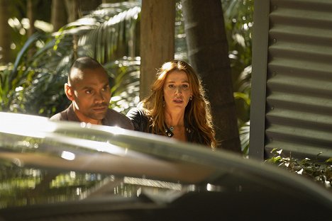 Rob Collins, Poppy Montgomery - Reef Break - Endgame - Photos