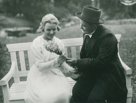 Aslaug Lie-Eide, Nils Ekstam - Fru Mariannes friare - Z filmu