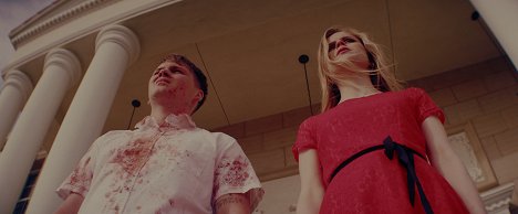 Sam Strike, Erin Moriarty - Monster Party - Z filmu