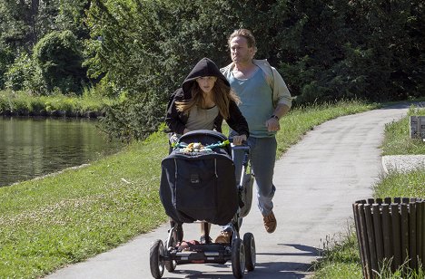 Jodie Leslie Ahlborn, Sascha Rotermund - Vraždy na severu - Heile Familie - Z filmu