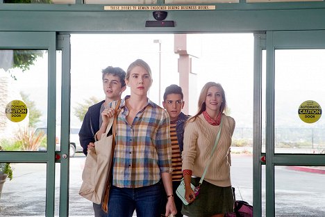 Timothée Chalamet, Lily Rabe, Anthony Quintal, Lili Reinhart - Miss Stevens - Z filmu