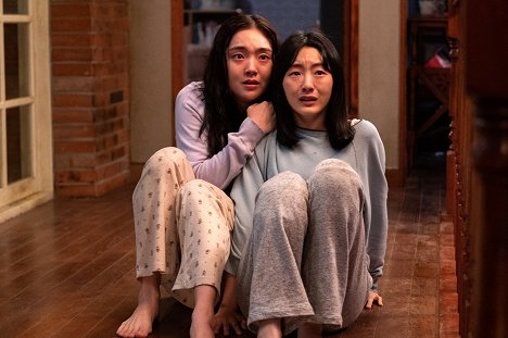 Hye-joon Kim, Yi-hyeon Jo - Byeonshin - Z filmu