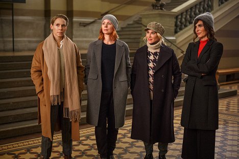 Eva Röse, Julia Dufvenius, Anja Lundqvist, Alexandra Rapaport - Heder - Season 1 - Z filmu