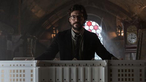 Álvaro Morte - Papírový dům (Netflix verze) - 48 metrů pod zemí - Z filmu