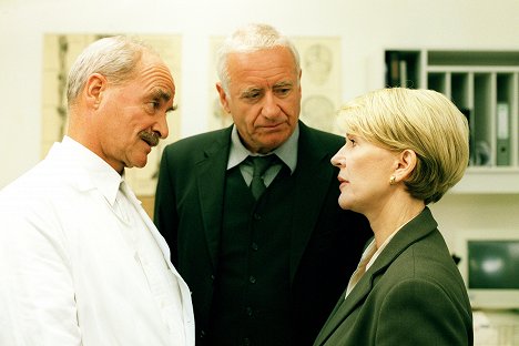 Bernd Birkhahn, Peter Bongartz, Christiane Hörbiger - Julia - Eine ungewöhnliche Frau - Um das Leben - Z filmu