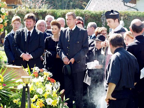 Elmar Drexel, Brigitte Jaufenthaler, Georges Kern, Sebastian Konrad - 4 ženy a pohřeb - Zugeschüttet - Z filmu