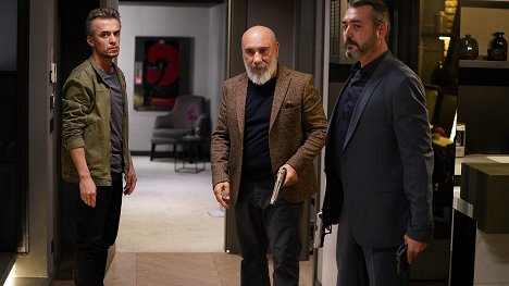 Tugay Mercan, Mustafa Avkıran, Orhan Kılıç - Azize - Episode 3 - Z filmu