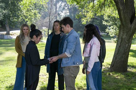 Virginia Gardner, Lyrica Okano, Clarissa Thibeaux, Gregg Sulkin, Allegra Acosta