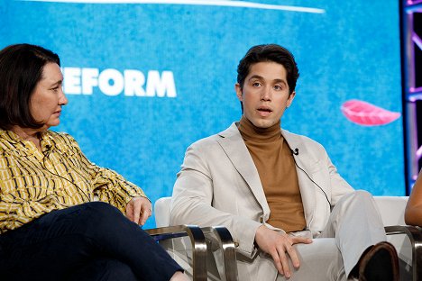 “Party of Five” Session – The cast and executive producers of Freeforms “Party of Five” addressed the press at the 2020 TCA Winter Press Tour, at The Langham Huntington, in Pasadena, California - Amy Lippman, Brandon Larracuente - Správná pětka - Z akcí
