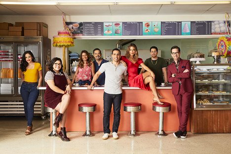 Michelle Veintimilla, Belissa Escobedo, Lisa Vidal, Carlos Gómez, Victor Rasuk, Nathalie Kelley, David Del Rio, Dan Bucatinsky - The Baker and the Beauty - Promo