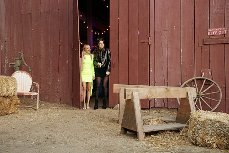 Nicole Richie, Lake Bell - Farma na spadnutí - Bunker Down - Z filmu