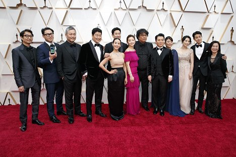 Red Carpet - Jin-won Han, Ha-jun Lee, Kang-ho Song, Yeo-jeong Jo, Seon-gyoon Lee, So-dam Park, Džun-ho Pong - Oscar 2020 - Z akcií