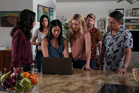 Meaghan Rath, Katrina Law, Perdita Weeks, Zachary Knighton, Jay Hernandez