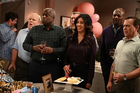 Dirk Blocker, Andre Braugher, Joel McKinnon Miller, Stephanie Beatriz, Terry Crews, Joe Lo Truglio - Brooklyn 99 - Admirál Peralta - Z filmu