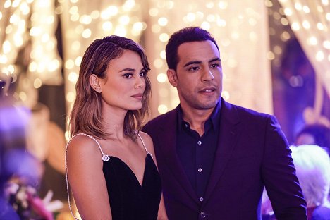 Nathalie Kelley, Victor Rasuk - The Baker and the Beauty - May I Have This Dance? - Z filmu