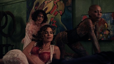 Nadine Velazquez, Debra Wilson - Národ Z - Doc's Angels - Z filmu