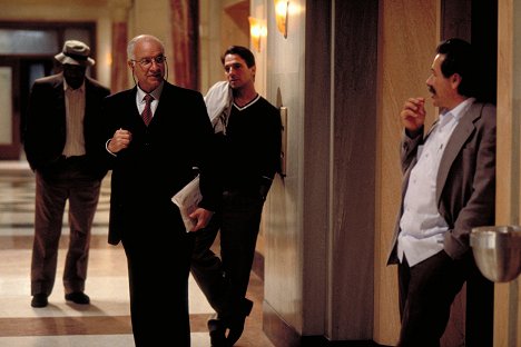 Armin Mueller-Stahl, Tony Danza, Edward James Olmos - 12 rozhněvaných mužů - Z filmu