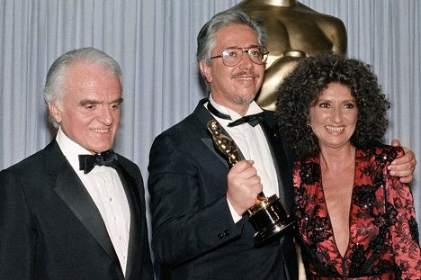 Jack Valenti, Luis Puenzo, Norma Aleandro - The 58th Annual Academy Awards - Z filmu