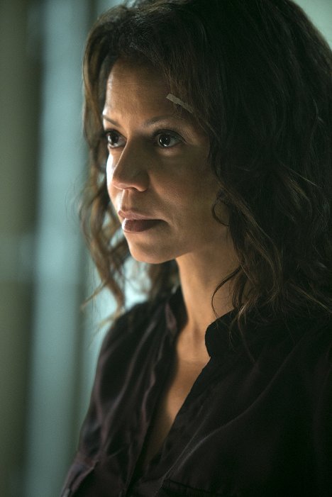 Gloria Reuben - Falling Skies - Be Silent and Come Out - Z filmu