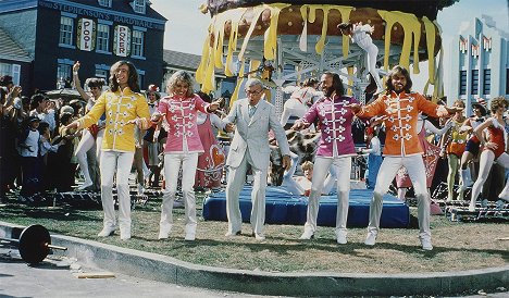 Robin Gibb, Peter Frampton, George Burns, Maurice Gibb, Barry Gibb - Sgt. Pepper's Lonely Hearts Club Band - Z filmu