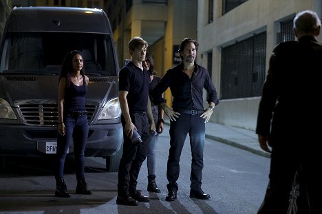 Tristin Mays, Lucas Till, Henry Ian Cusick - MacGyver - Red Cell + Quantum + Cold + Committed - Z filmu