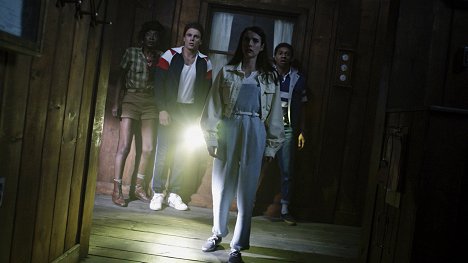 Angelica Ross, Gus Kenworthy, Emma Roberts, DeRon Horton - American Horror Story - 1984 - Z filmu