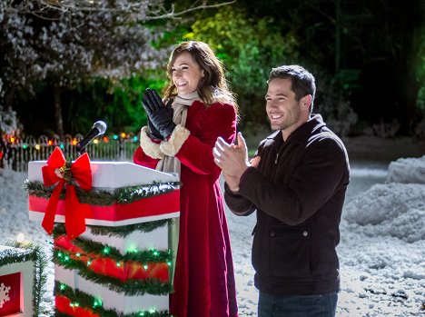 Nikki DeLoach, Luke Macfarlane - Christmas Land - Z filmu