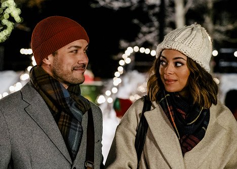 Marco Grazzini, Amber Stevens West - Christmas Unwrapped - Z filmu