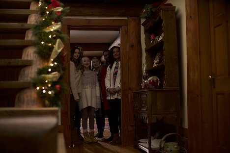 Gina Holden, Taylor Dianne Robinson, Ava Telek, Karen Holness - Christmas on Holly Lane - Z filmu